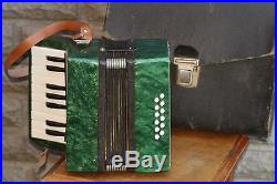 Small accordion Malish Kid Soviet production 17 keys USSR Accordeon Acordeon