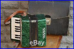 Small accordion Malish Kid Soviet production 17 keys USSR Accordeon Acordeon